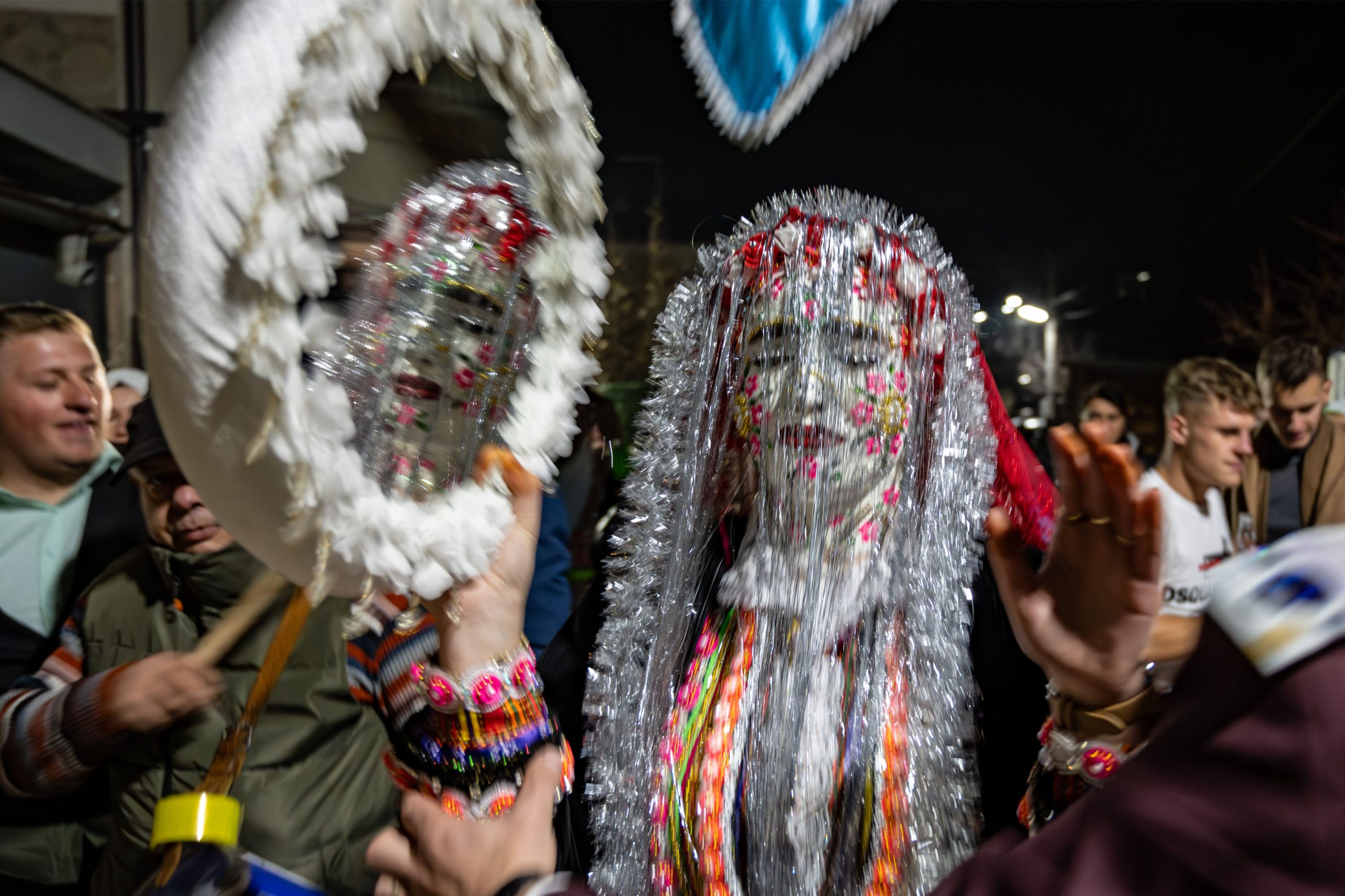 Pomak bride in mirror